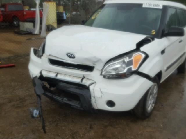 KNDJT2A11B7304284 - 2011 KIA SOUL WHITE photo 9