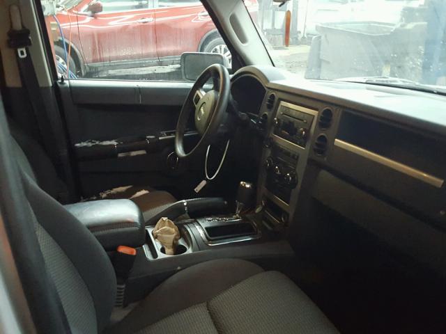 1J4RG4GK1AC127660 - 2010 JEEP COMMANDER SILVER photo 5