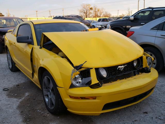 1ZVFT82H565129718 - 2006 FORD MUSTANG GT YELLOW photo 1