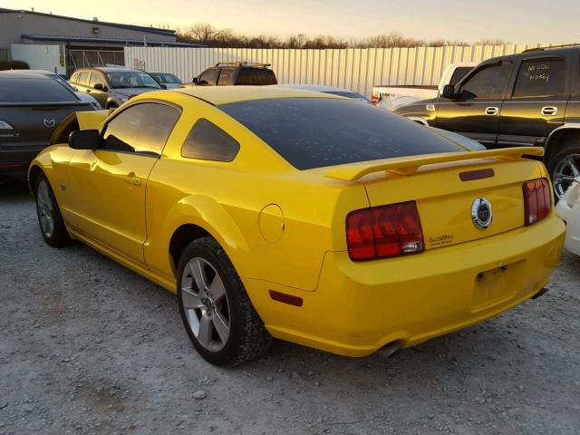 1ZVFT82H565129718 - 2006 FORD MUSTANG GT YELLOW photo 3