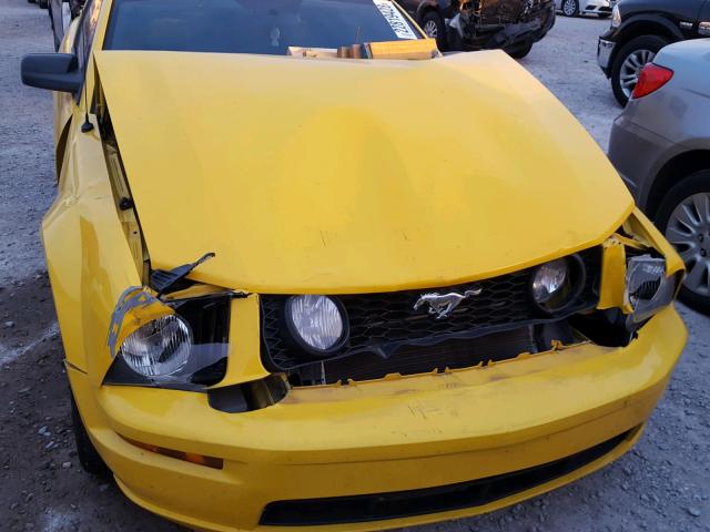 1ZVFT82H565129718 - 2006 FORD MUSTANG GT YELLOW photo 9