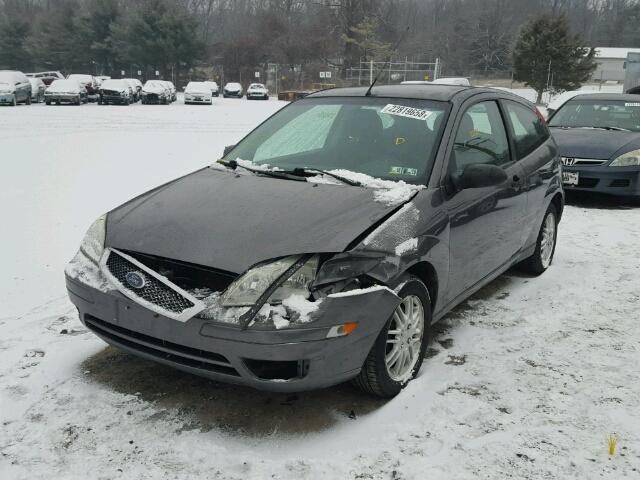 1FAHP31N17W263752 - 2007 FORD FOCUS ZX3 CHARCOAL photo 2