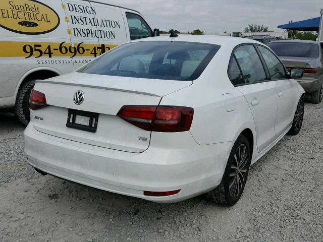 3VWD17AJ9GM331792 - 2016 VOLKSWAGEN JETTA SPOR WHITE photo 4