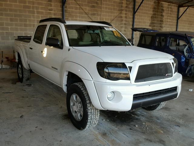 3TMMU4FN1BM028051 - 2011 TOYOTA TACOMA DOU WHITE photo 1