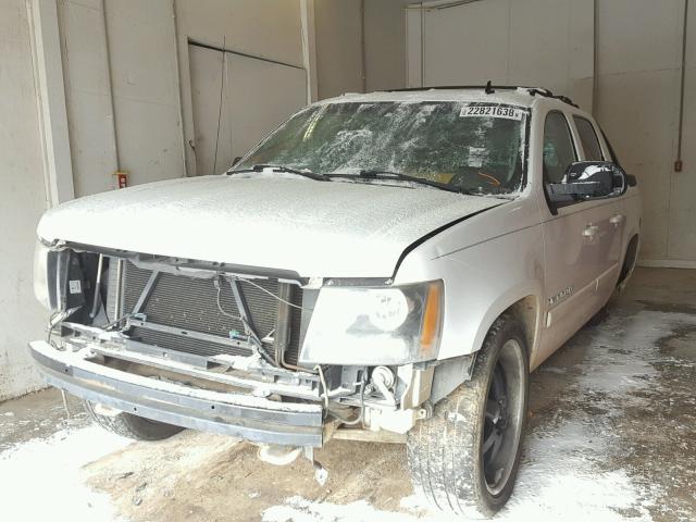 3GNEC12J47G139733 - 2007 CHEVROLET AVALANCHE WHITE photo 2