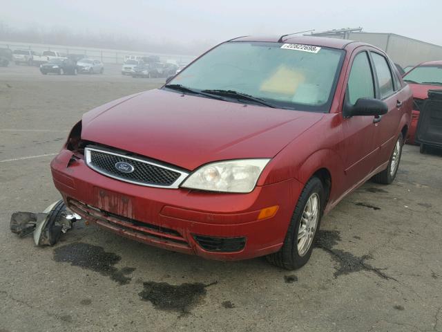 1FAFP34N65W278084 - 2005 FORD FOCUS ZX4 RED photo 2