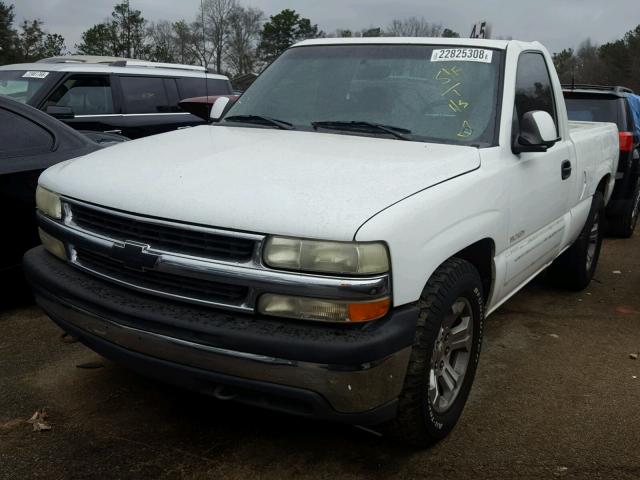 1GCEC14W02Z298646 - 2002 CHEVROLET SILVERADO WHITE photo 2