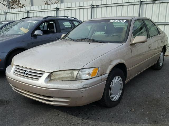 4T1BG22KXXU425867 - 1999 TOYOTA CAMRY CE GOLD photo 2