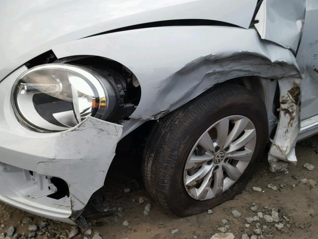 3VW517AT8HM813726 - 2017 VOLKSWAGEN BEETLE S/S 银色 照片 9