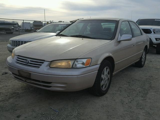 JT2BF28K9X0152208 - 1999 TOYOTA CAMRY LE GOLD photo 2