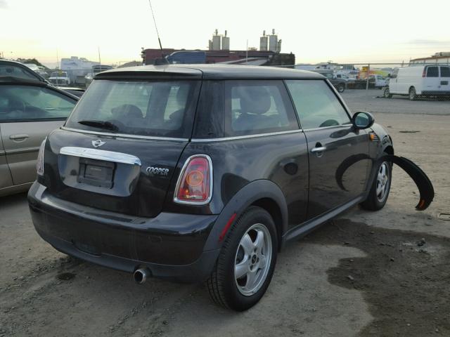 WMWMF3C59ATZ27178 - 2010 MINI COOPER BLACK photo 4