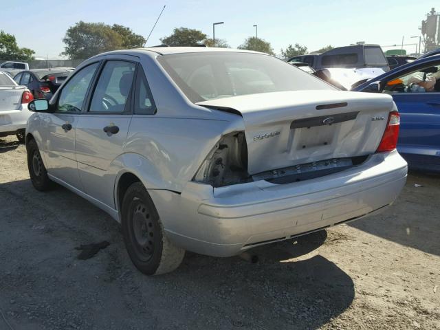 1FAFP34N85W245846 - 2005 FORD FOCUS ZX4 SILVER photo 3