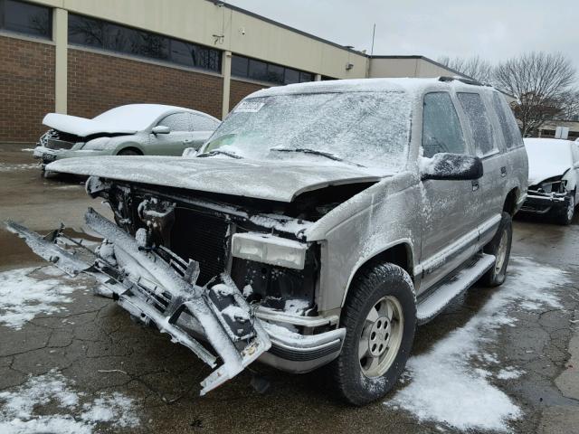 1GNEK13R4XJ523985 - 1999 CHEVROLET TAHOE K150 BEIGE photo 2