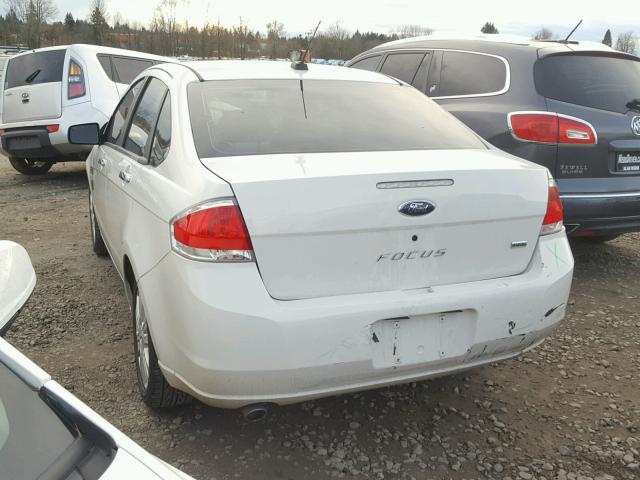 1FAHP37N59W265997 - 2009 FORD FOCUS SEL WHITE photo 3