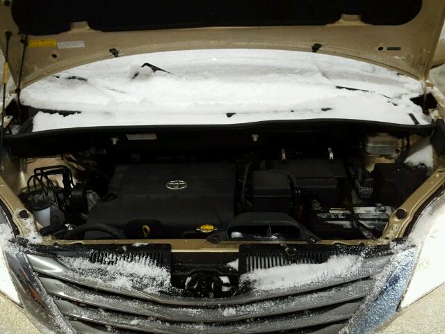 5TDDK3DC3CS032265 - 2012 TOYOTA SIENNA XLE GOLD photo 7