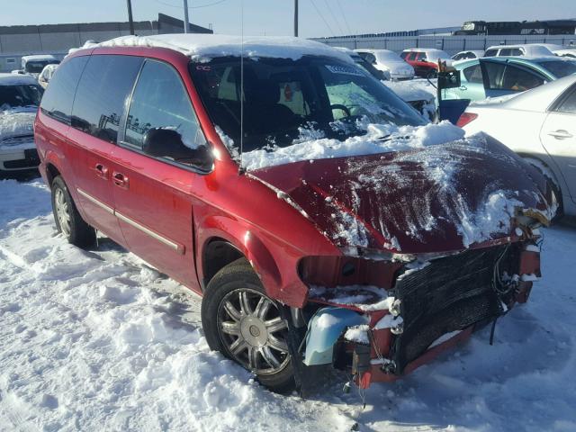 2C4GP54L35R186965 - 2005 CHRYSLER TOWN & COU RED photo 1