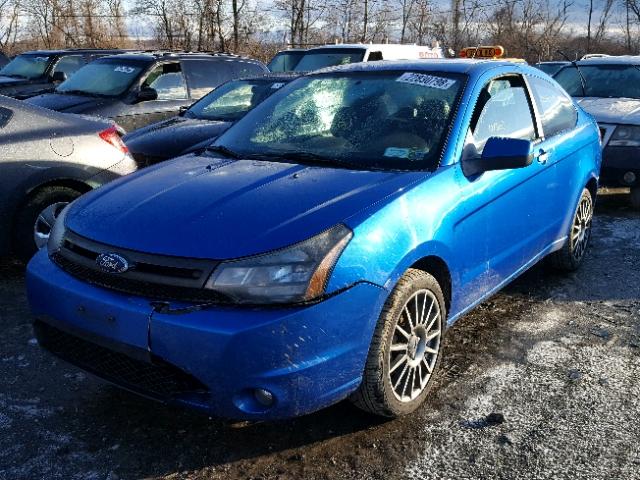 1FAHP3DN6AW213979 - 2010 FORD FOCUS SES BLUE photo 2