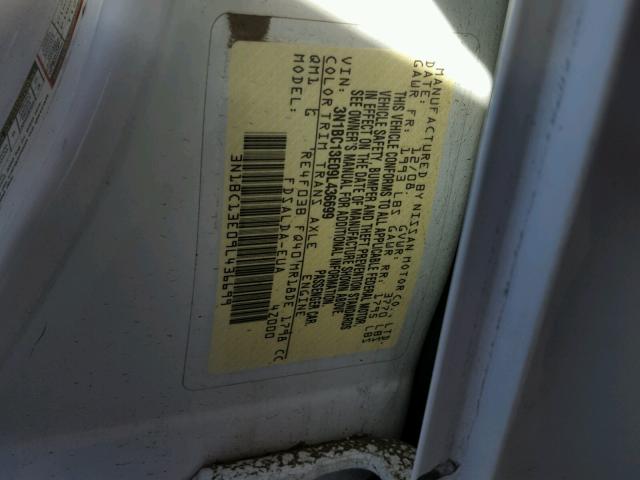 3N1BC13E09L436699 - 2009 NISSAN VERSA S WHITE photo 10