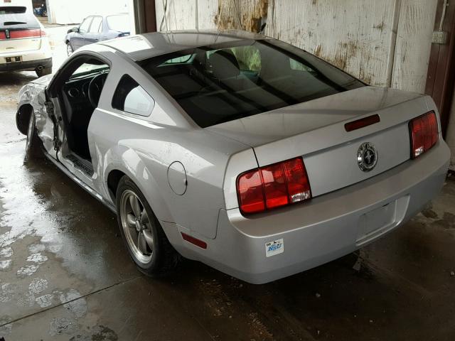 1ZVFT80N655136197 - 2005 FORD MUSTANG SILVER photo 3