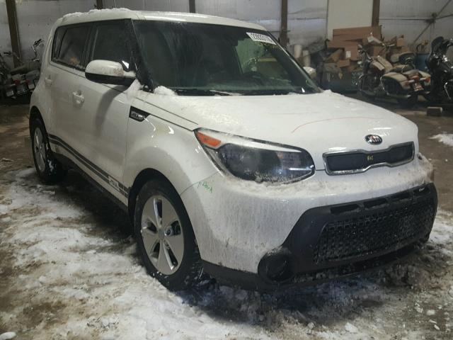 KNDJN2A26G7288884 - 2016 KIA SOUL WHITE photo 1