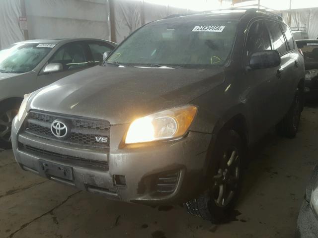 2T3BK33V49W013628 - 2009 TOYOTA RAV4 GRAY photo 2