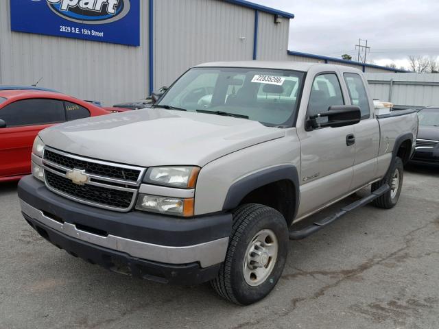 1GCHK29U17E170007 - 2007 CHEVROLET SILVERADO SILVER photo 2