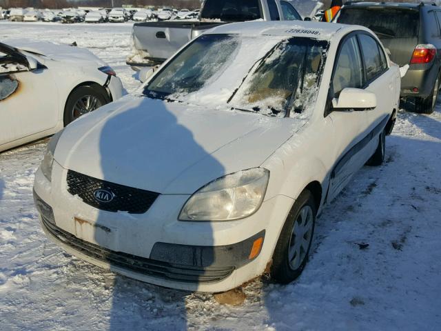 KNADE123676248693 - 2007 KIA RIO BASE WHITE photo 2