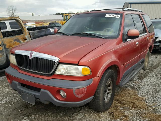 5LMRU27L6WLJ52436 - 1998 LINCOLN NAVIGATOR RED photo 2