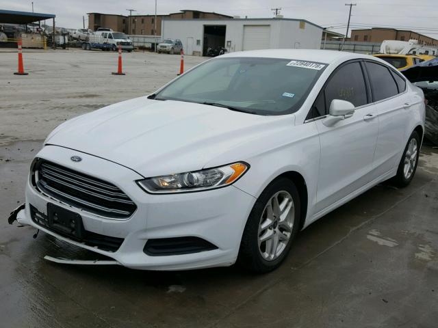 1FA6P0H75F5129201 - 2015 FORD FUSION SE WHITE photo 2