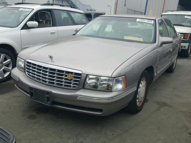 1G6KD54Y7WU716621 - 1998 CADILLAC DEVILLE GOLD photo 2