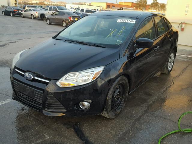 1FAHP3F24CL252111 - 2012 FORD FOCUS SE BLACK photo 2