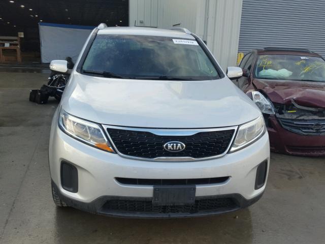 5XYKTDA70FG607313 - 2015 KIA SORENTO LX SILVER photo 9