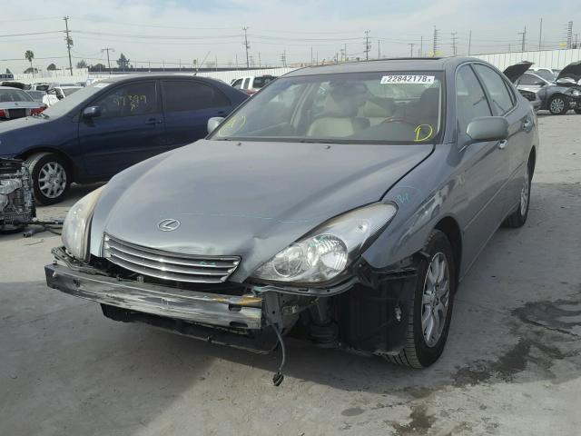 JTHBA30G240013289 - 2004 LEXUS ES 330 GREEN photo 2