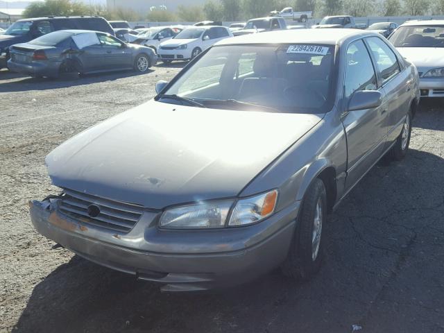 JT2BG22K5V0024907 - 1997 TOYOTA CAMRY LE GRAY photo 2