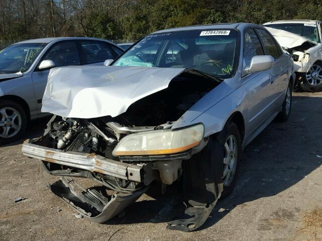 1HGCG56702A168147 - 2002 HONDA ACCORD SE SILVER photo 2