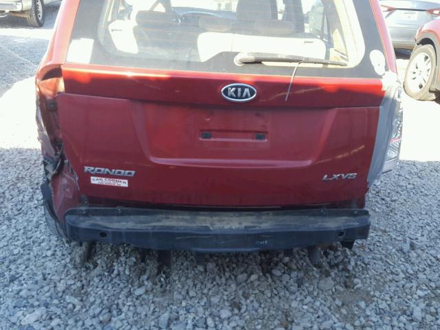 KNAFG526787177973 - 2008 KIA RONDO LX RED photo 9