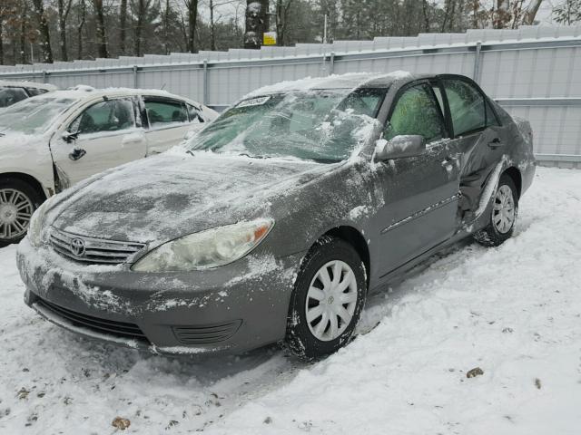 4T1BE30K55U568494 - 2005 TOYOTA CAMRY LE GRAY photo 2