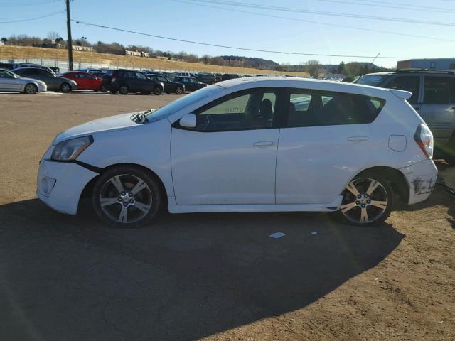 5Y2SR6E06AZ420143 - 2010 PONTIAC VIBE GT WHITE photo 9