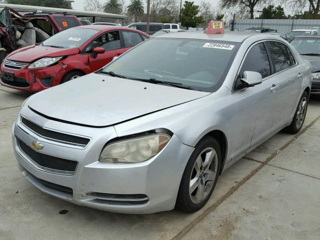 1G1ZH57B494111668 - 2009 CHEVROLET MALIBU 1LT SILVER photo 2