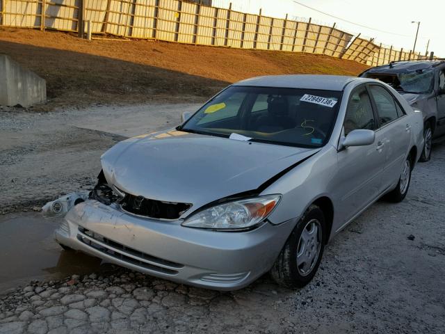 4T1BF32K02U026550 - 2002 TOYOTA CAMRY LE SILVER photo 2