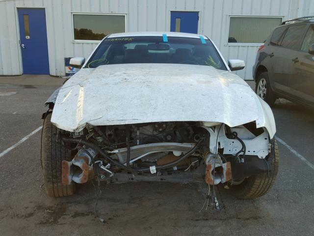1ZVBP8AM2D5233758 - 2013 FORD MUSTANG WHITE photo 9