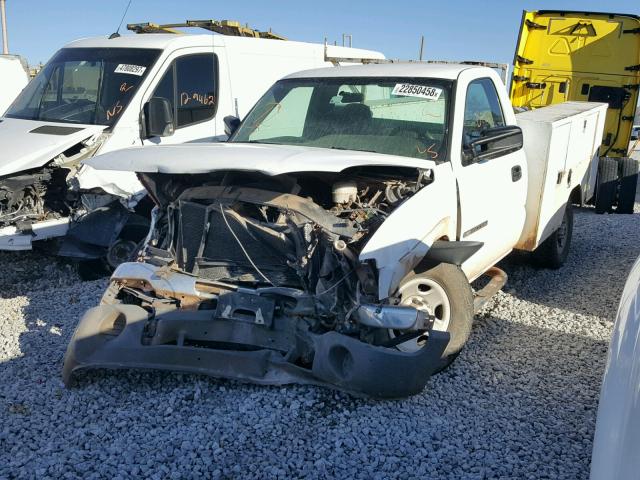 1GTHC24U86E206617 - 2006 GMC SIERRA C25 WHITE photo 2