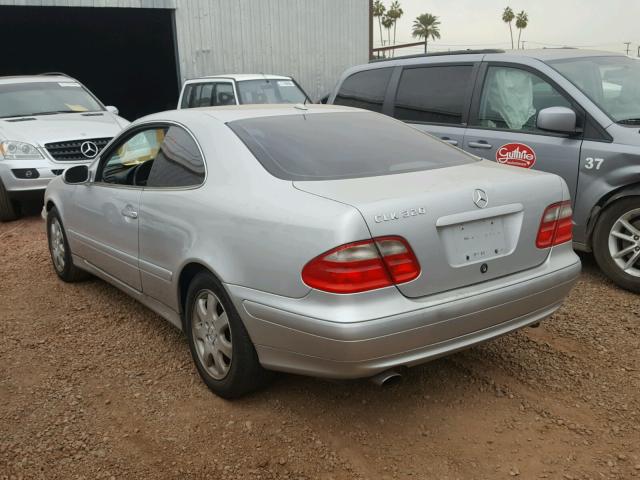 WDBLJ65G42T119513 - 2002 MERCEDES-BENZ CLK 320 SILVER photo 3