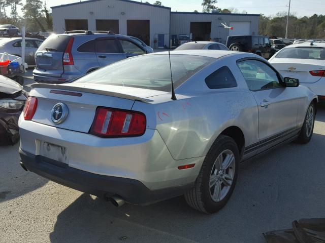 1ZVBP8AM4C5246591 - 2012 FORD MUSTANG SILVER photo 4