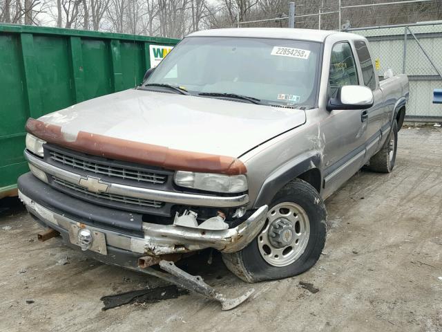 1GCGK29U7YE312180 - 2000 CHEVROLET SILVERADO TAN photo 2