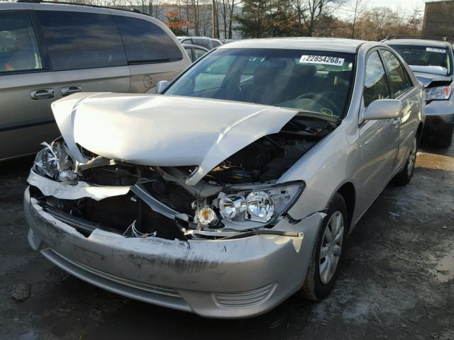 4T1BE32K35U415948 - 2005 TOYOTA CAMRY LE SILVER photo 2