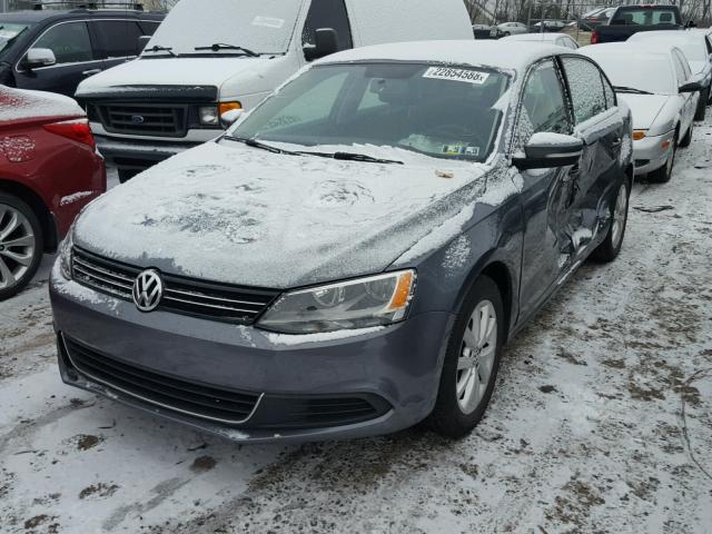 3VWDP7AJ0DM277339 - 2013 VOLKSWAGEN JETTA SE GRAY photo 2