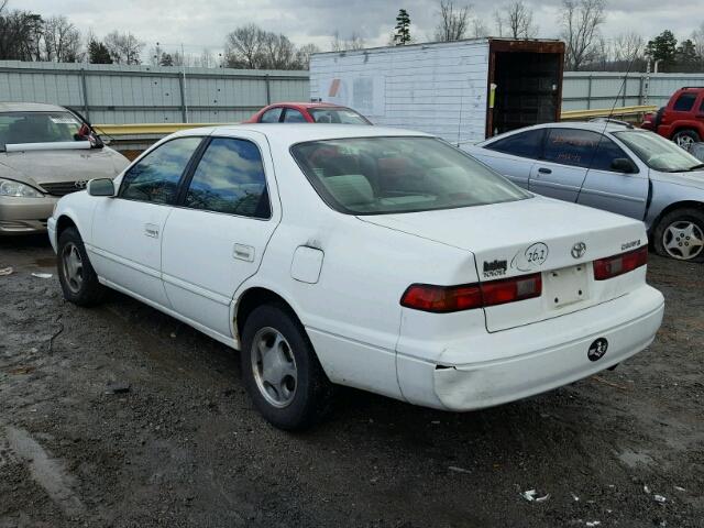 4T1BG22K0WU856457 - 1998 TOYOTA CAMRY CE WHITE photo 3