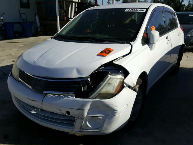 3N1BC13E37L369545 - 2007 NISSAN VERSA S WHITE photo 2