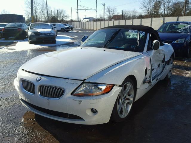 4USBT53554LU07914 - 2004 BMW Z4 3.0 WHITE photo 2